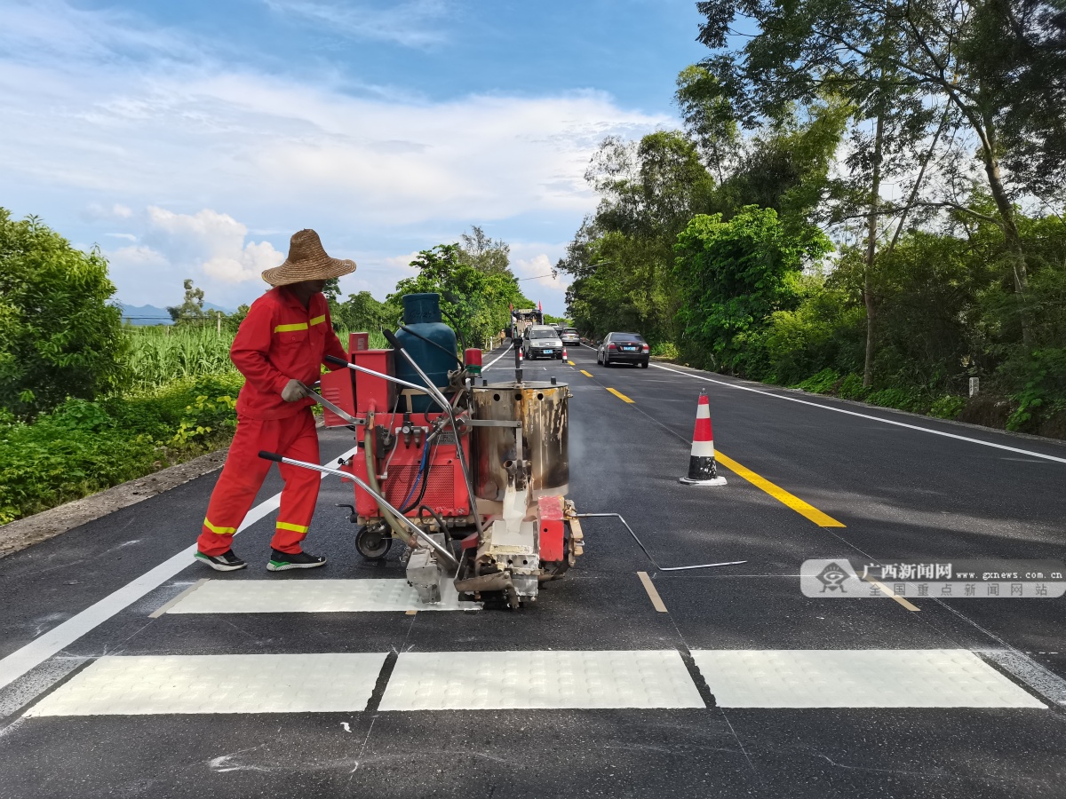 火狐电竞官方网站环广西自行车赛开赛 “公路+体育+文旅”之路准备就绪骑行(图1)