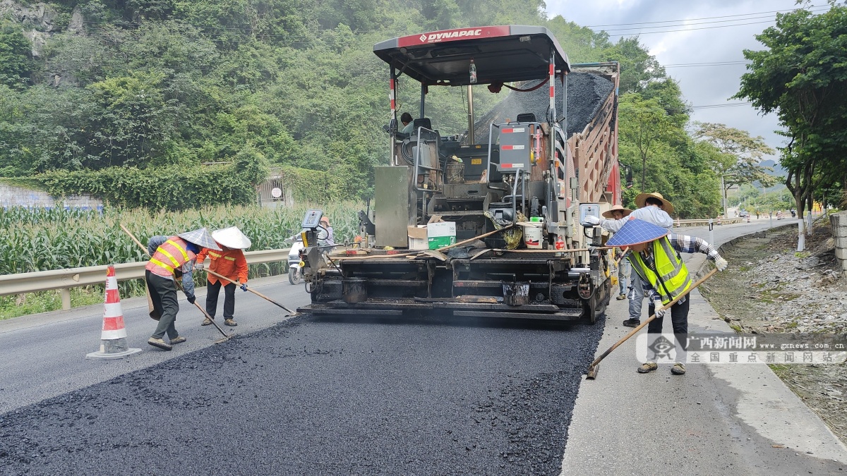 火狐电竞官方网站环广西自行车赛开赛 “公路+体育+文旅”之路准备就绪骑行(图2)