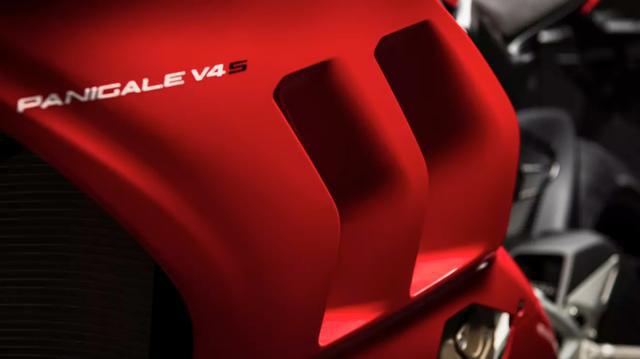 能上公路的赛车男人们梦寐以求的杜卡迪Panigale V4V4 S来袭(图6)